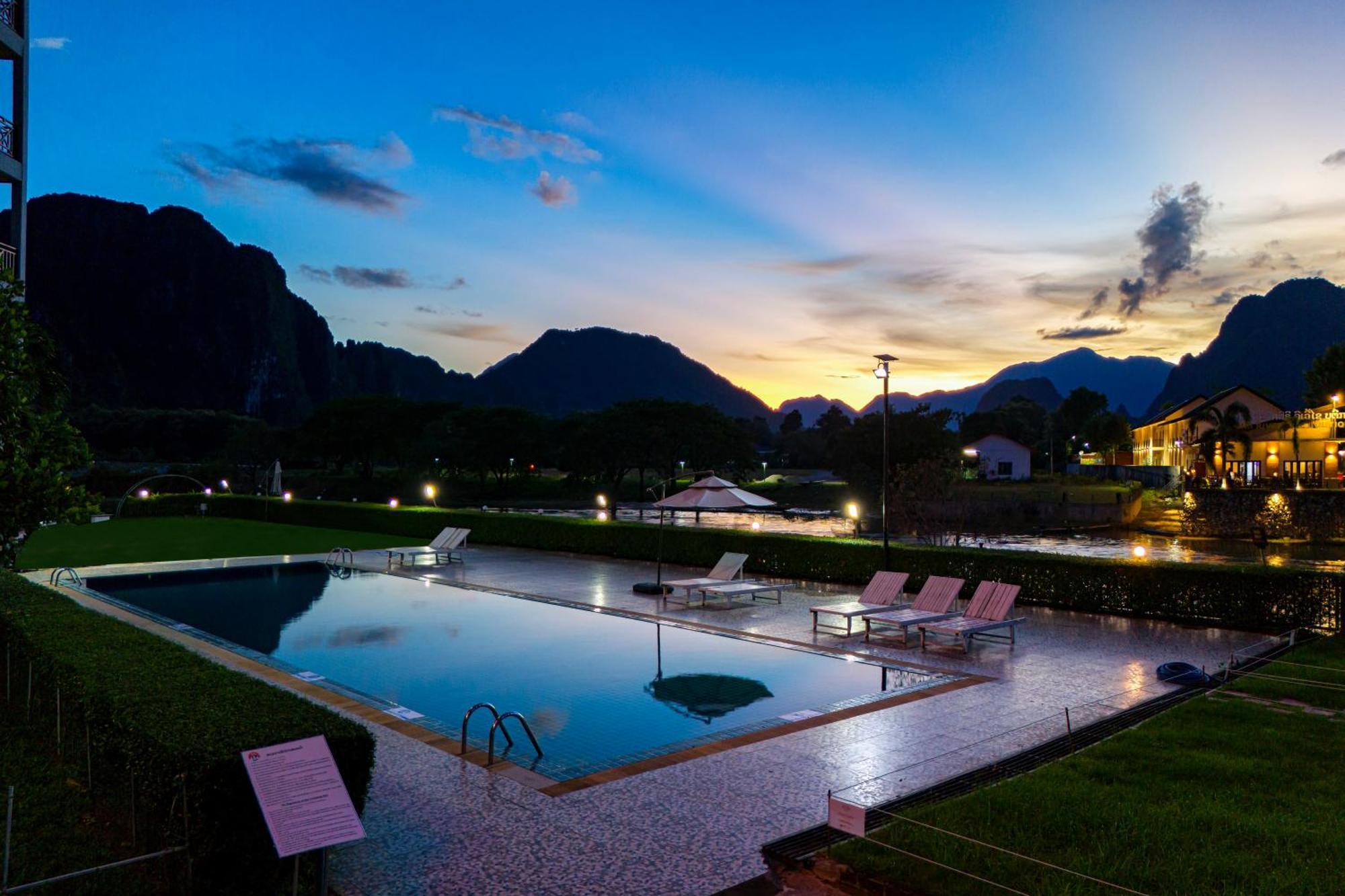 Lisha The Grand Riverside Hotel Vang Vieng Luaran gambar