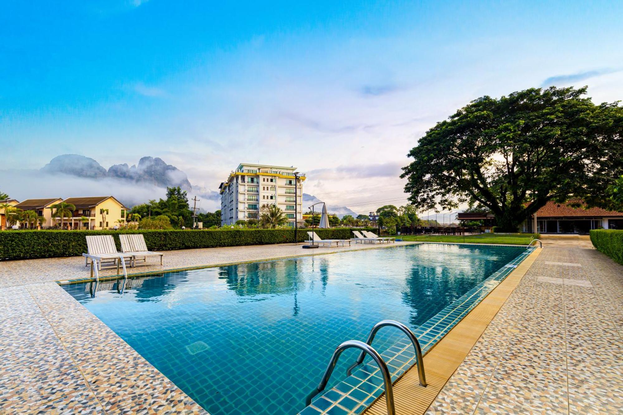 Lisha The Grand Riverside Hotel Vang Vieng Luaran gambar